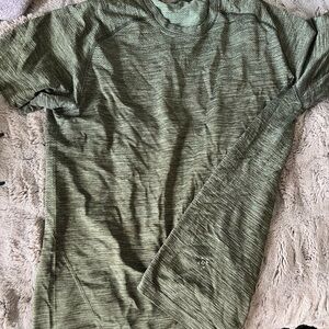 Lululemon olive metal vent tech